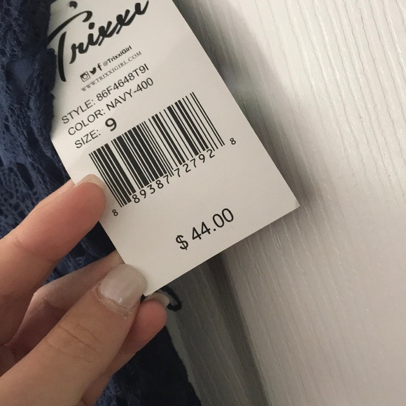 Trixi Dress - Picture 3 of 4